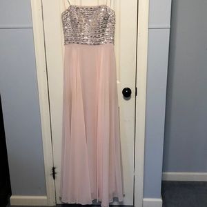 Xscape Prom dress, peachy color size 6